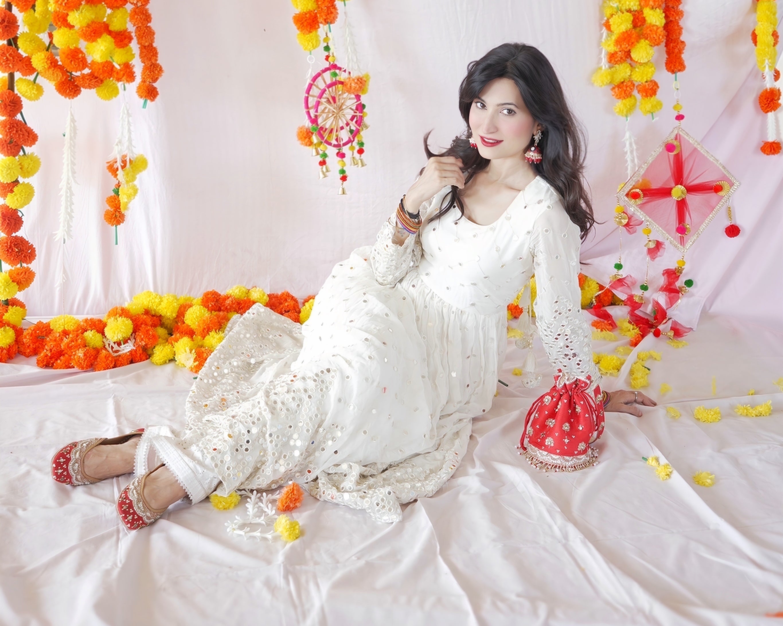 Why Handcrafted Punjabi Juttis Are the Perfect Footwear for Anarkali Suits?