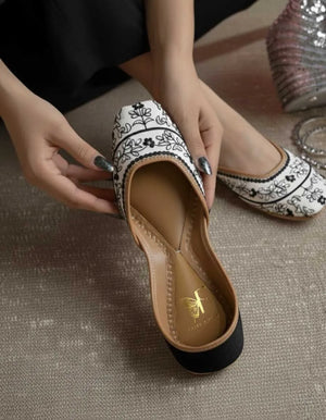 Moonlit Affair Jutti